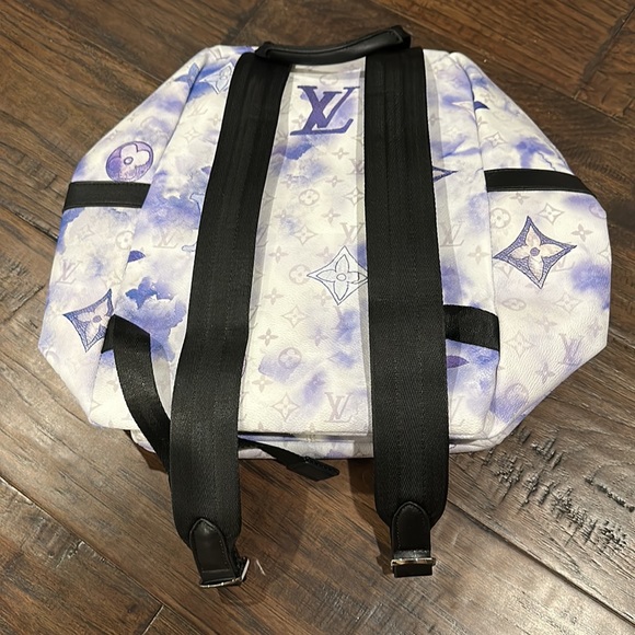 NEW BACKPACK - Picture 3 of 3